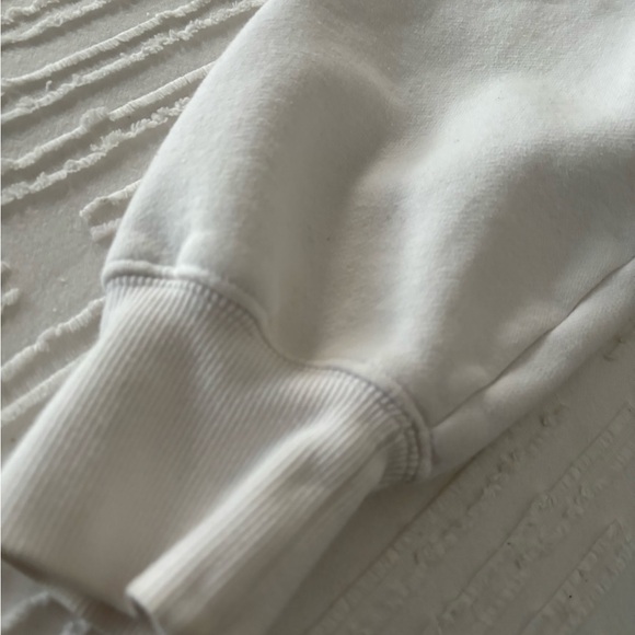 Aritzia COZY AF cropped white hoodie - Picture 5 of 7